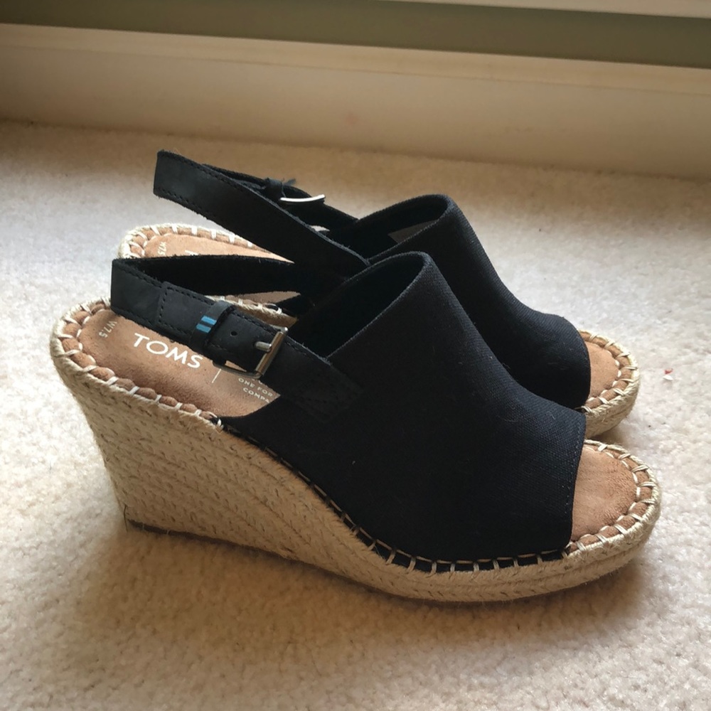 Toms black wedge sandals, NWT/box 7.5